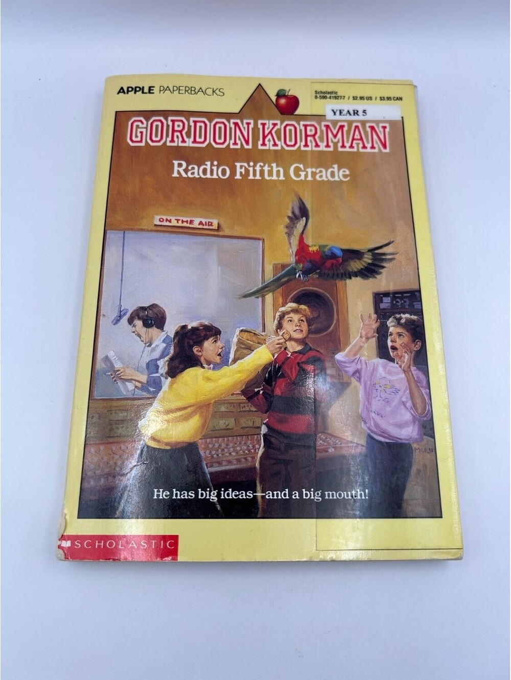 Gordon Korman Radio Fifth Grade Paperback 1989 ISBN 0-590-41927-7